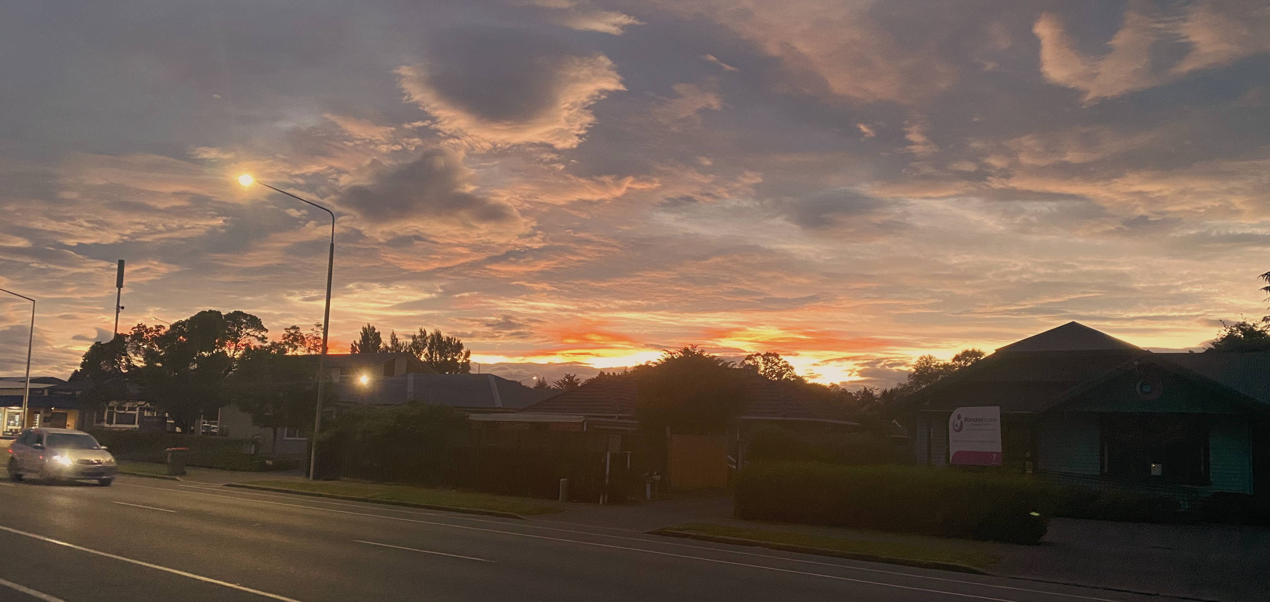 月色如旧，人事已非